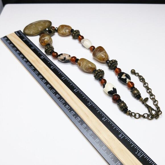 Chico’s Green Enamel Pendant Beaded Necklace Lucite Faux Stone 20 Inch - Picture 9 of 13